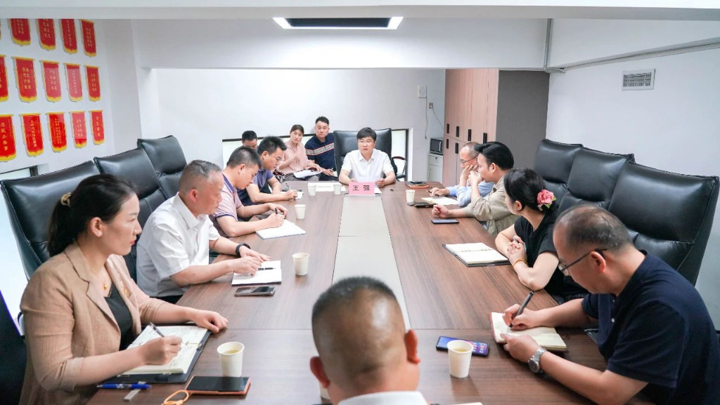 区长王强接听12345市长热线!