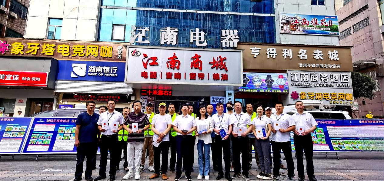 普法宣传进市场 服务群众零距离