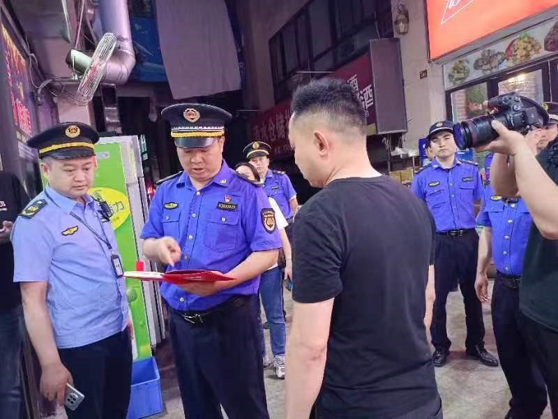 荷塘区大力推进餐饮油烟污染整治力度