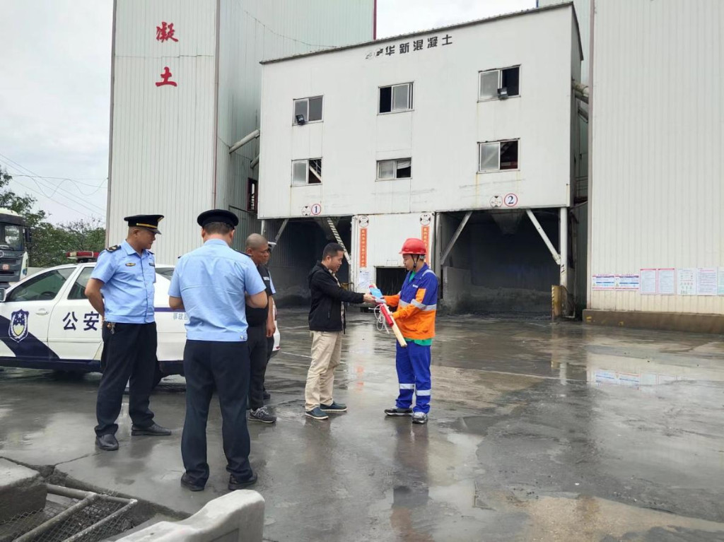 路政宣传月|株洲石峰区路警联合开展路政廉政宣传