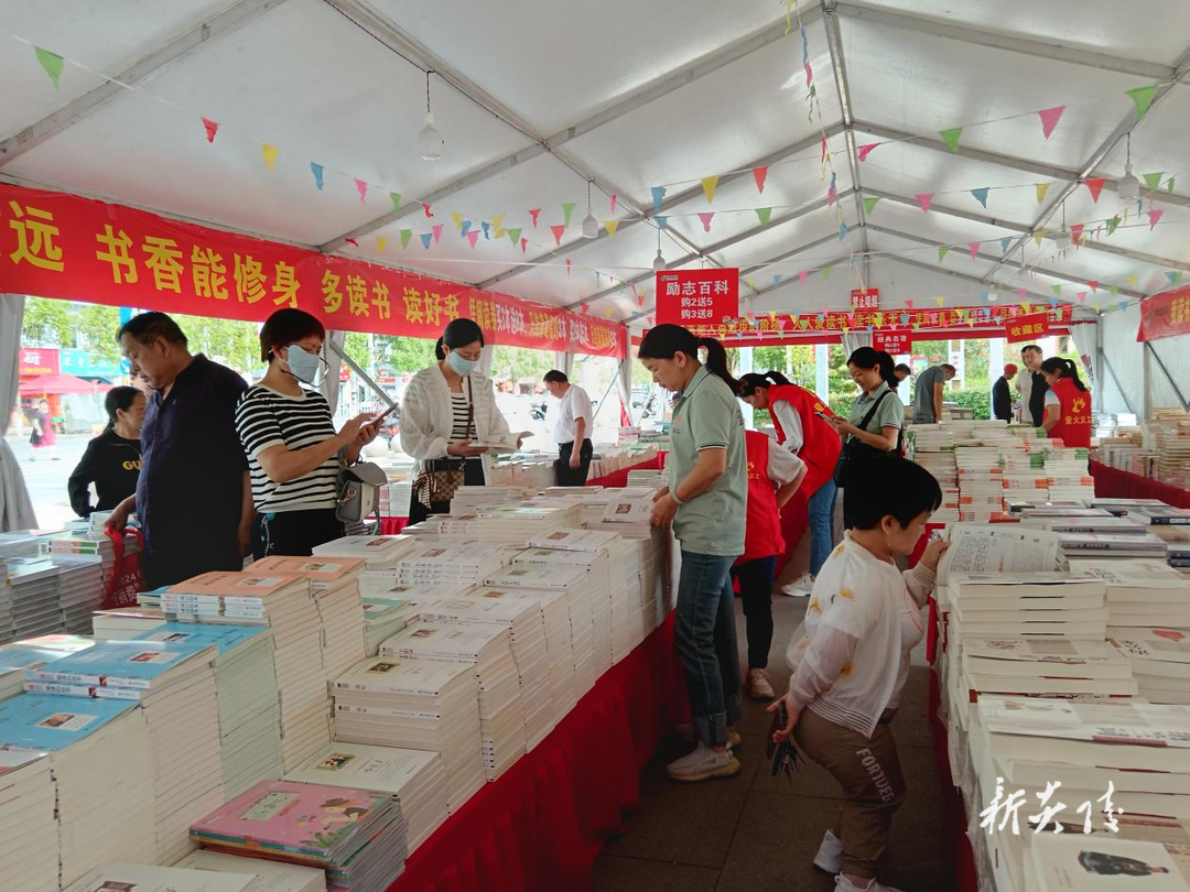 县残联开展第34个全国助残日活动