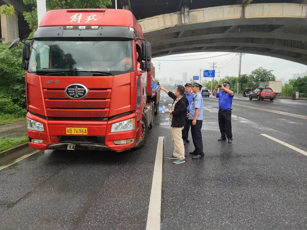 路政宣传月|株洲石峰区路警联合开展路政廉政宣传