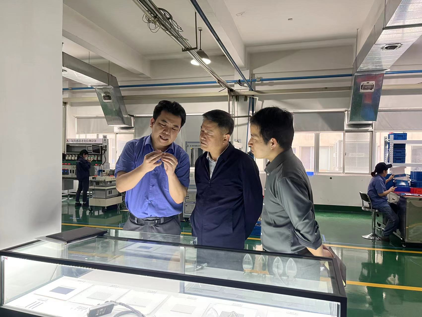 市政府副秘书长谭跃飞调研在辅企业