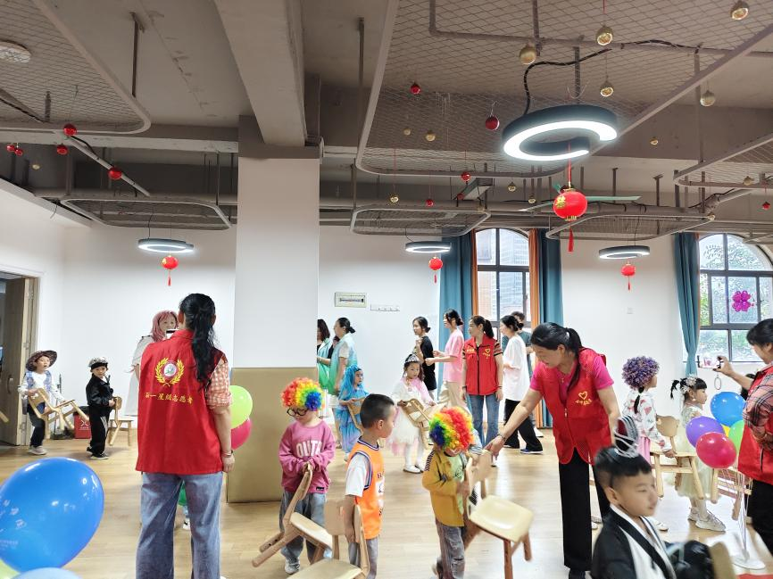 铜塘湾社区“多巴胺夏日 缤纷过六一”