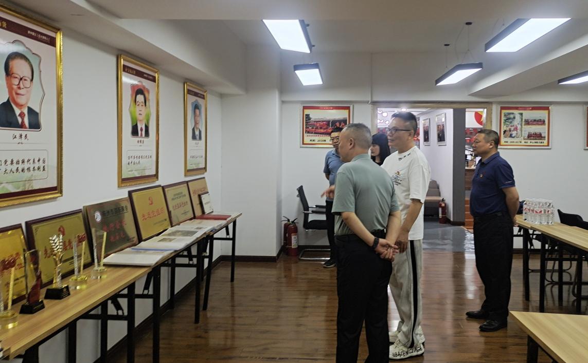 区市场监管局走访调研非公企业党建工作
