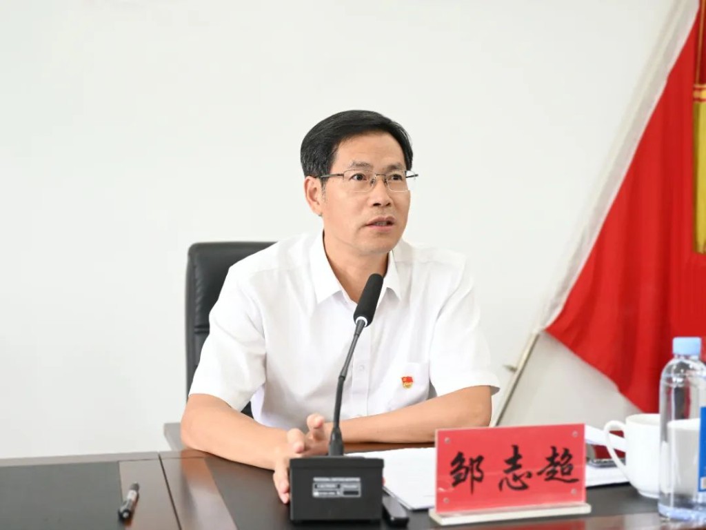 邹志超在大冲村宣讲习近平总书记考察湖南重要讲话和指示精神并开展调研