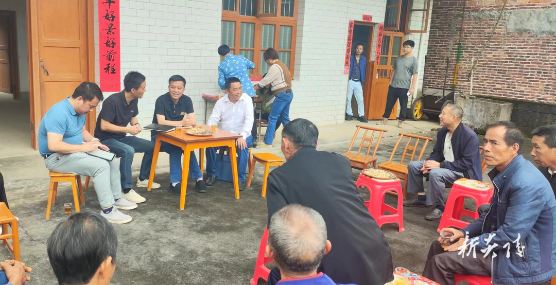 屋场会上听民声 用心用情促发展