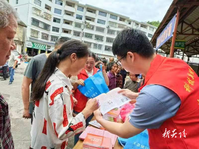 策源乡积极开展农村法治宣传教育月活动