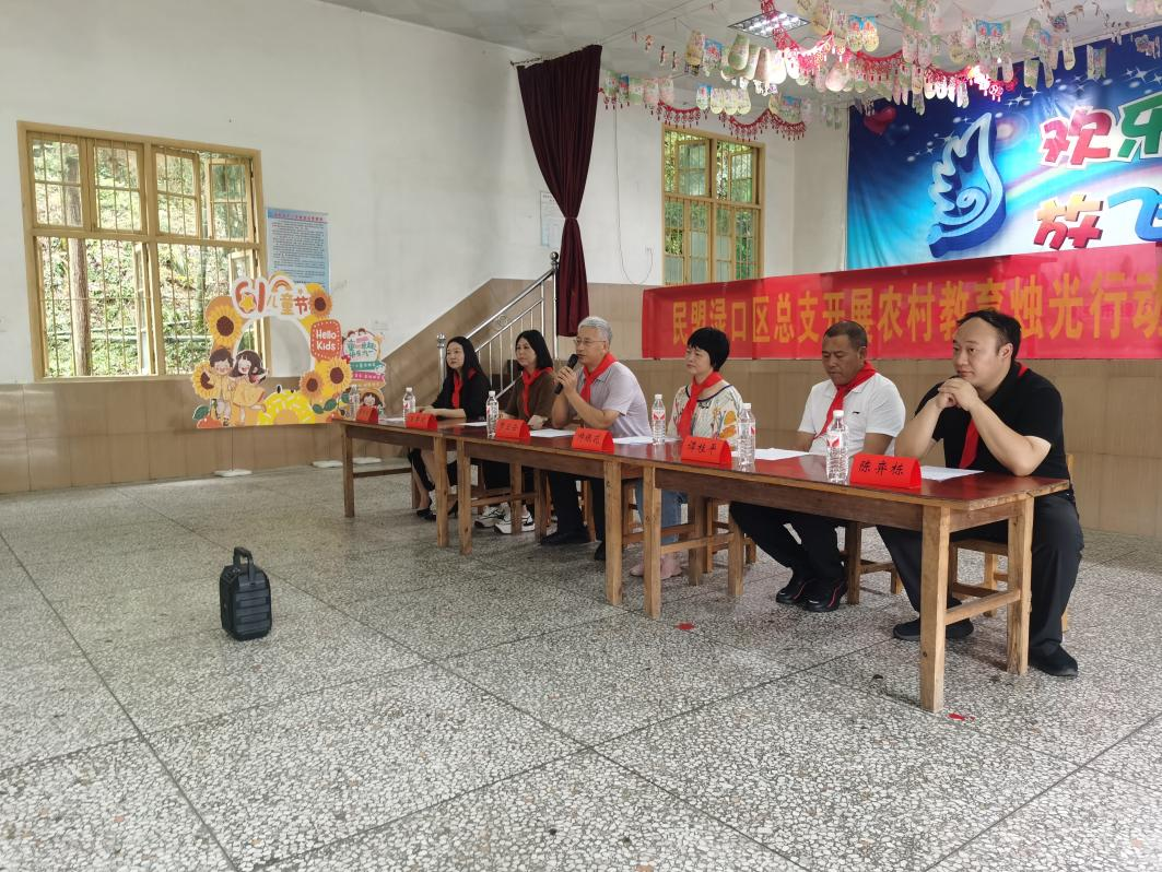 “青”心呵护，守“未”成长丨 民盟渌口区总支一行赴龙潭镇龙潭小学开展农村教育烛光行动助学活动