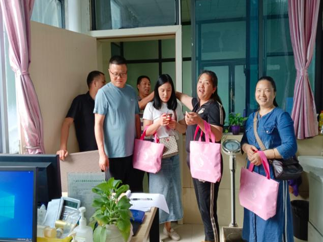 龙船镇开展计生协会员活动日暨 “生育关怀-暖心相伴、好孕相伴，共建生育友好型社会”主题宣传活动