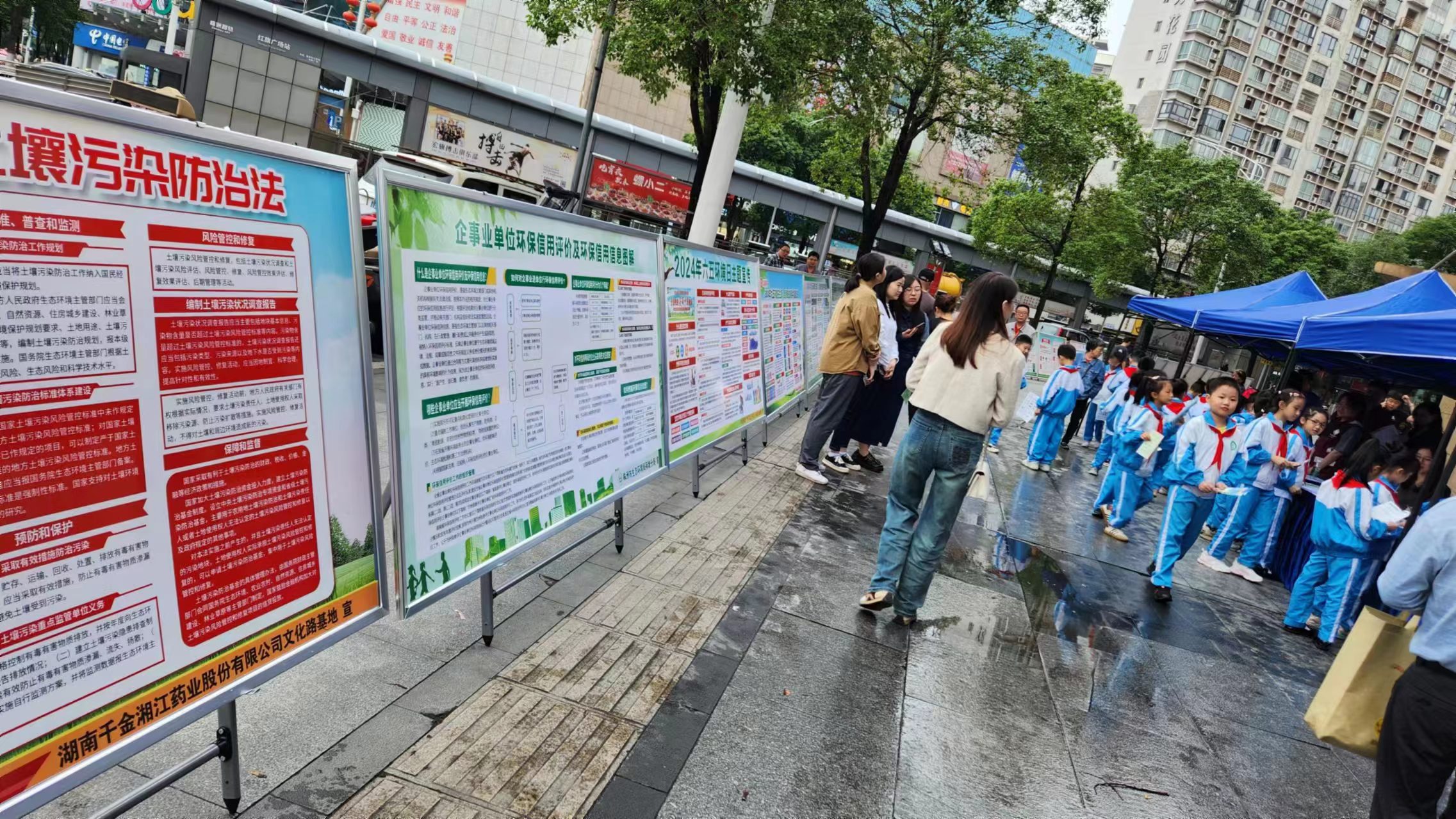 株洲市生态环境系统在世界环境日开展环保信用评价宣传活动
