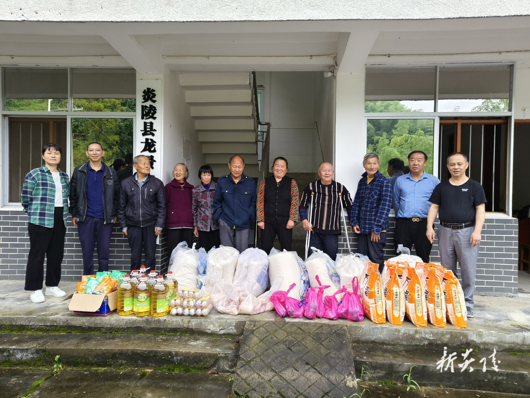 县皮防所：端午情浓 温暖慰问行