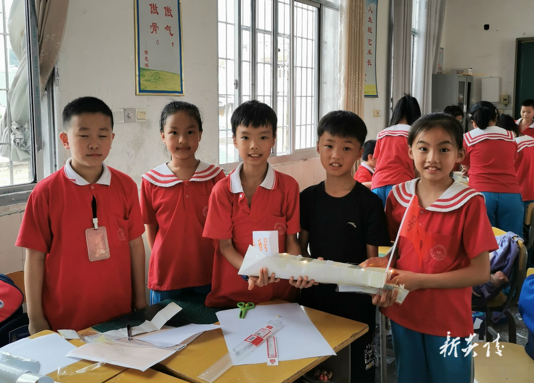 城南小学开展光谱行动计划项目电动纸船校园活动