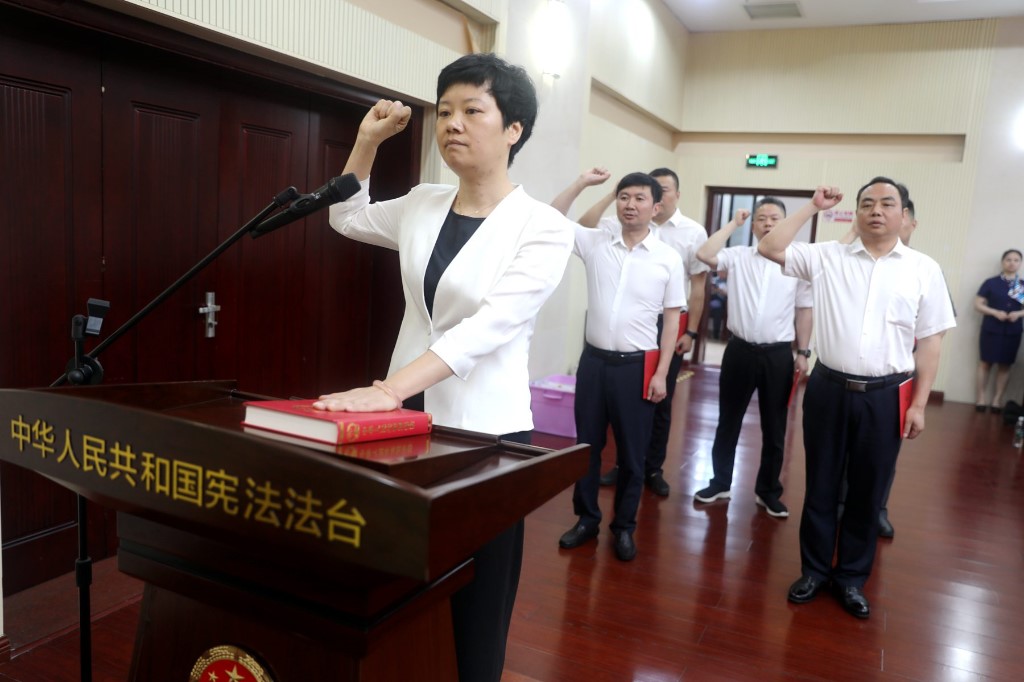 攸县十八届人大常委会召开第二十一次会议