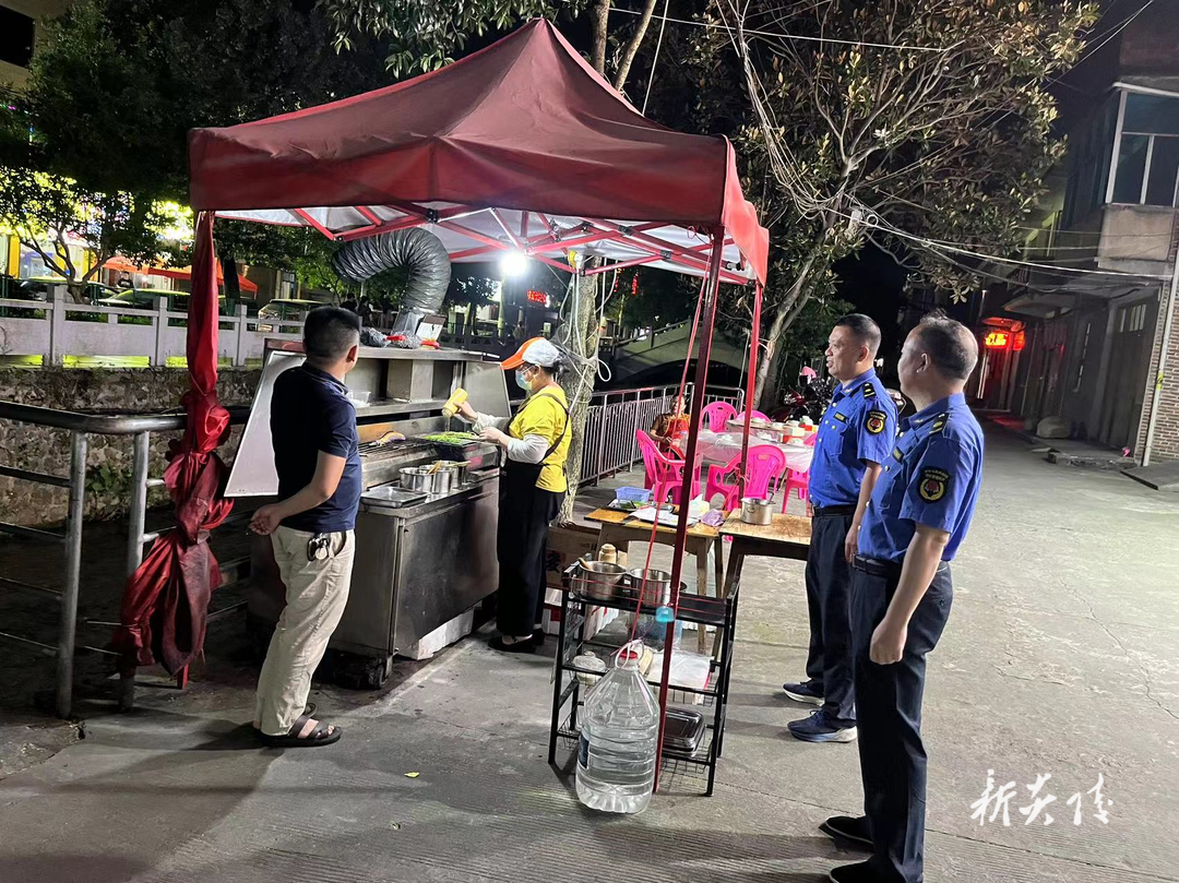县城管局：护航高考 炎陵城管在行动