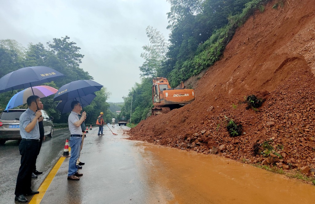 株洲交通事务中心督导公路汛期保通工作