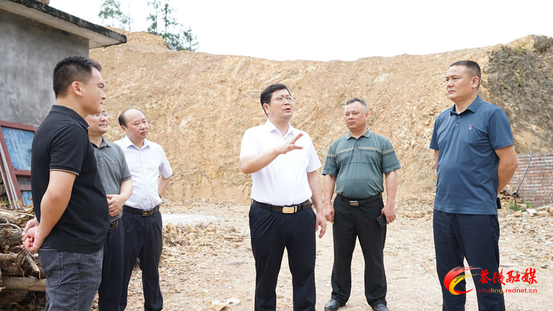 杨红兵督导地质灾害防范工作