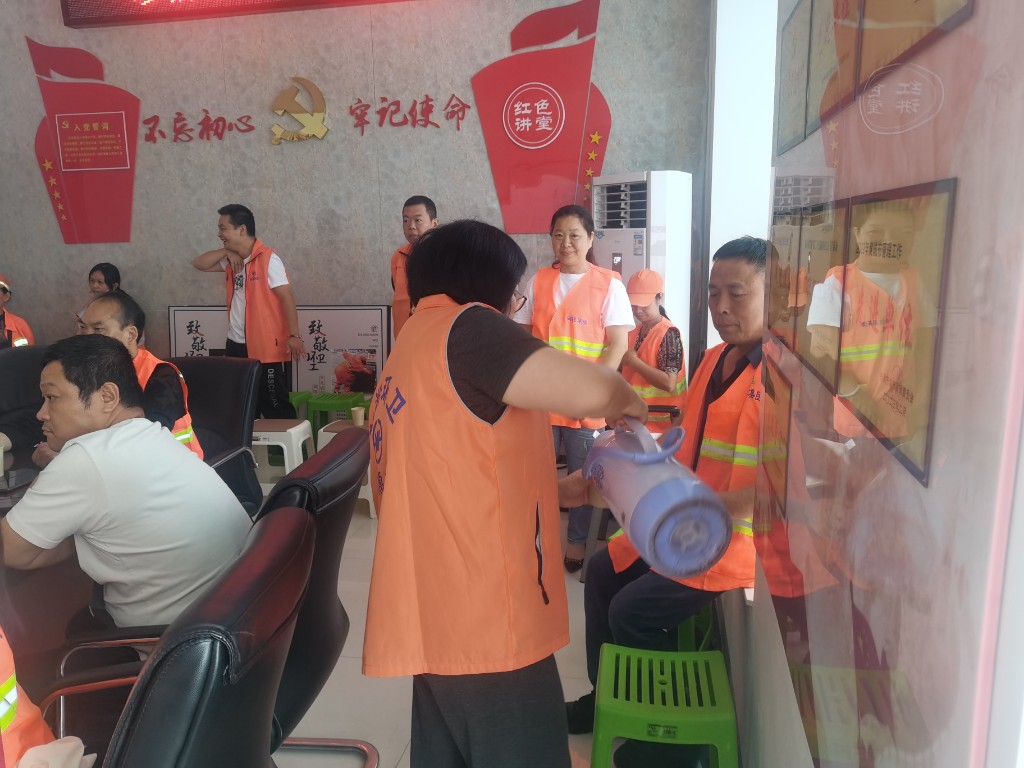 芦淞环卫：关爱环卫工人  传递健康爱心