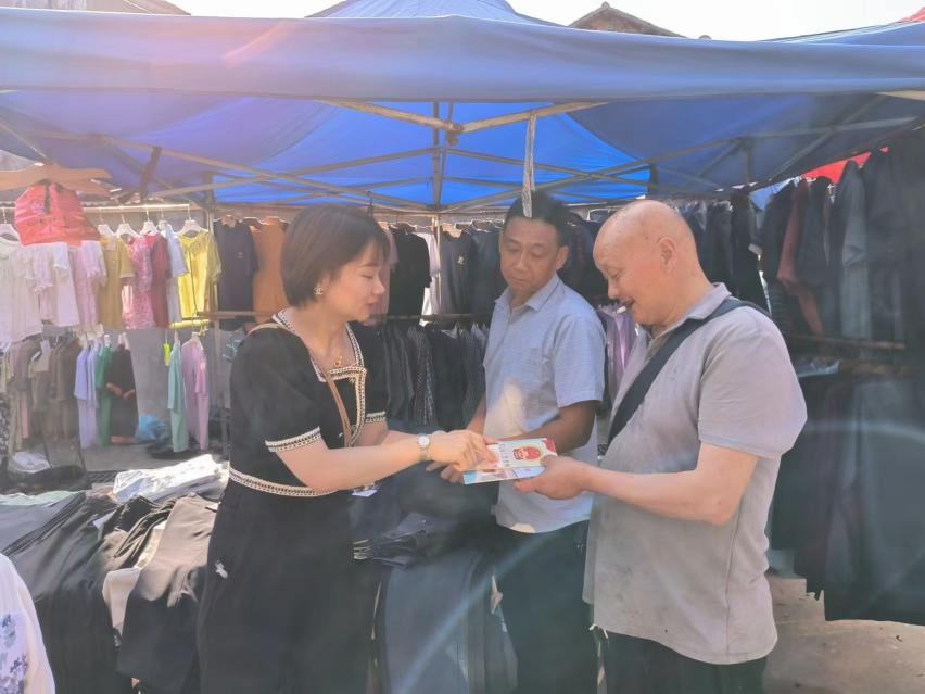 龙船镇开展“第七个信访法治宣传月”活动