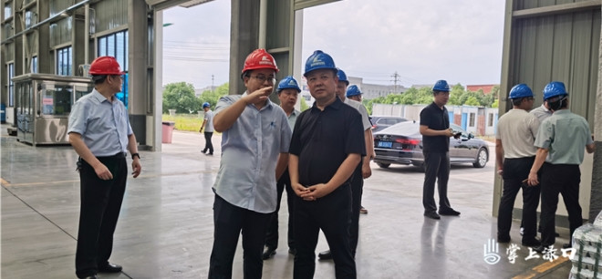李晓彤调研园区企业和供电“转改直”改造工作