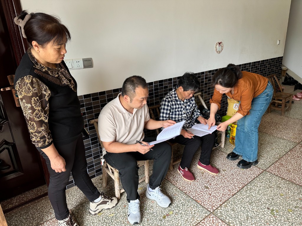 端午佳节送温暖，结对帮扶情更浓