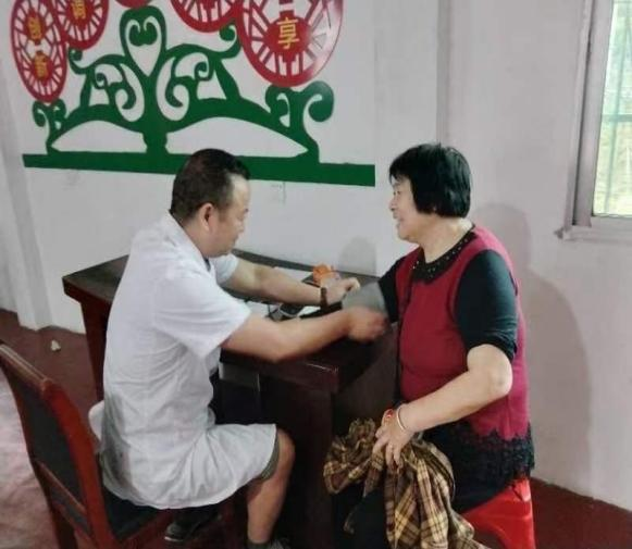 龙船镇开展计生协会员活动日暨 “生育关怀-暖心相伴、好孕相伴，共建生育友好型社会”主题宣传活动