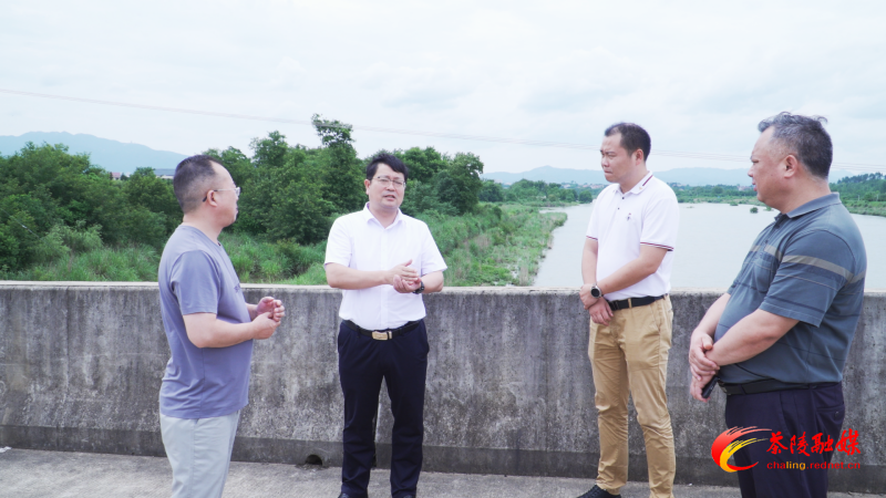 杨红兵暗访检查全县防汛工作
