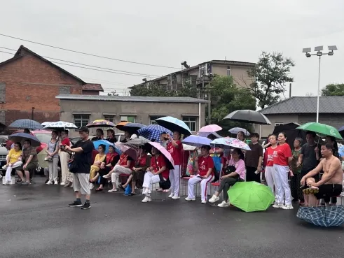 石峰区“文化家家亲”暨“送戏下乡”演艺惠民活动走进清竹社区