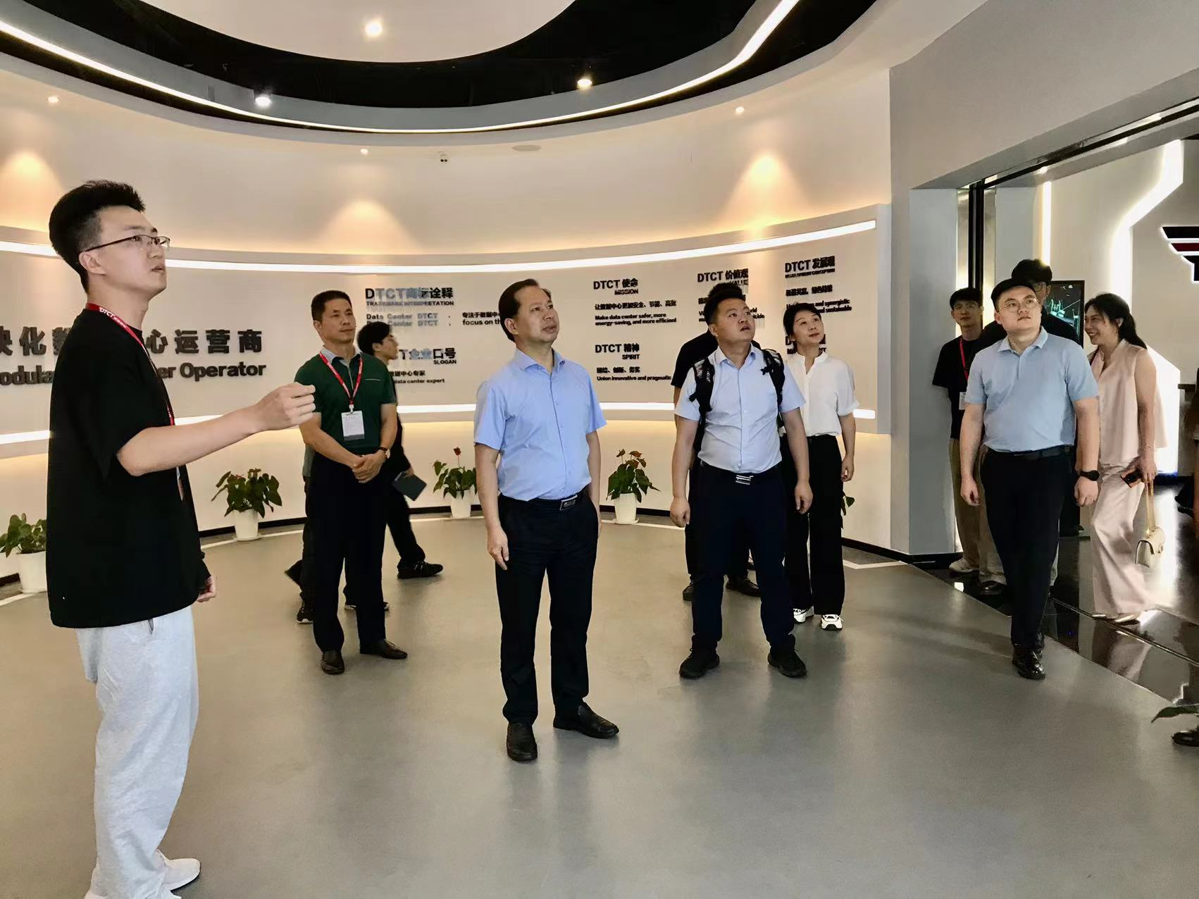 市商务局刘远见带队赴杭州宁波考察学习