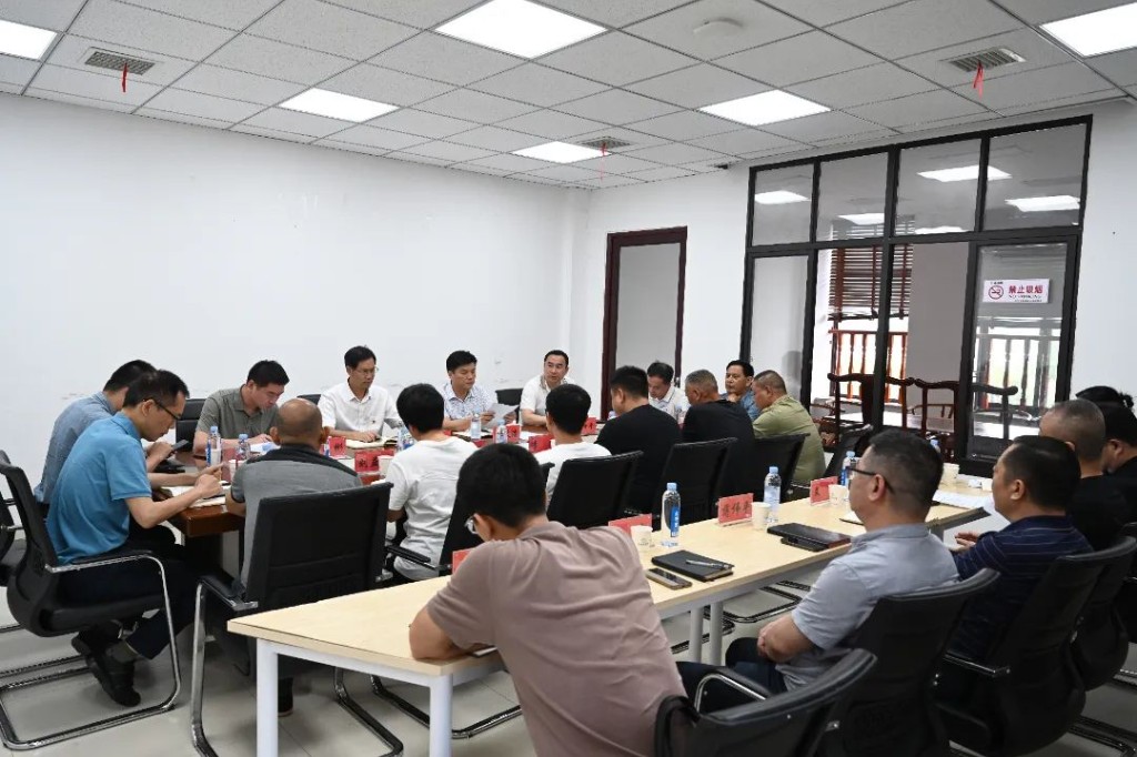 邹志超在大冲村宣讲习近平总书记考察湖南重要讲话和指示精神并开展调研