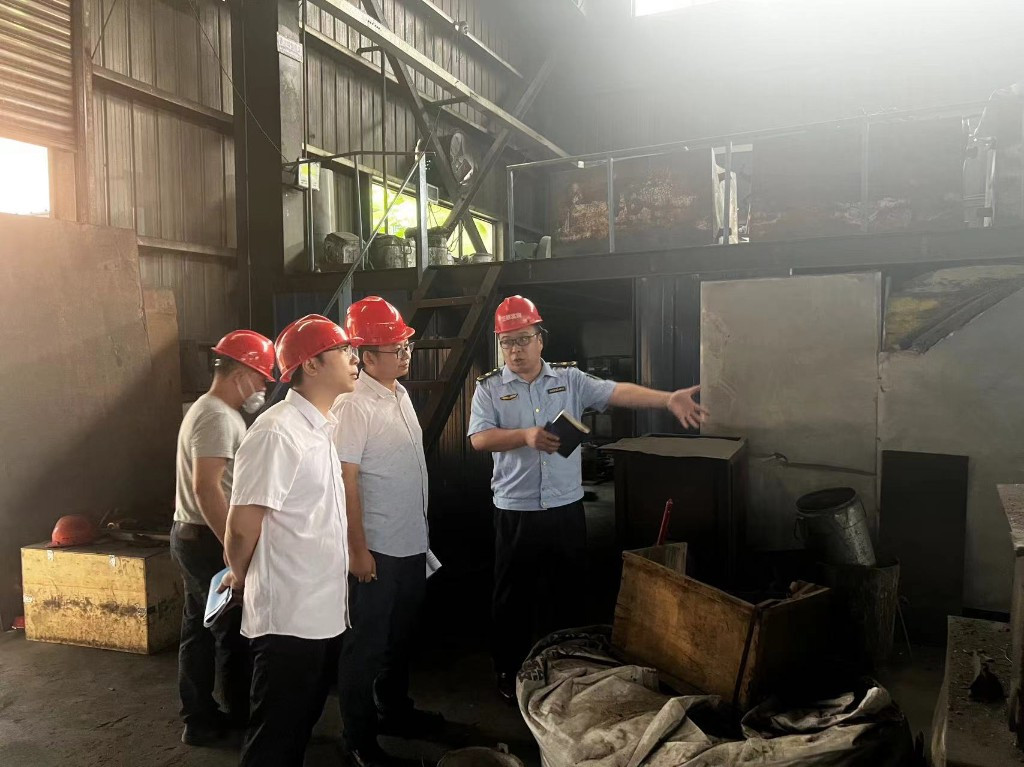 左权镇：严抓严管 常态化开展烟花爆竹“打非治违”行动