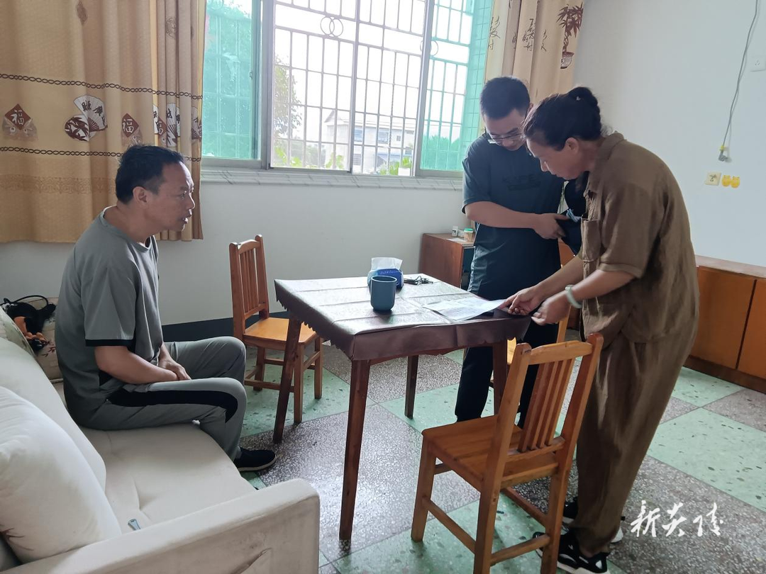 鹿原镇：深入基层走访 关爱低保家庭