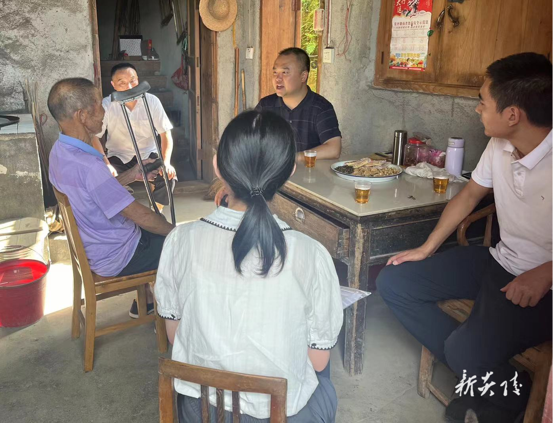 策源乡：“七一”慰问暖人心 走访关怀传党情