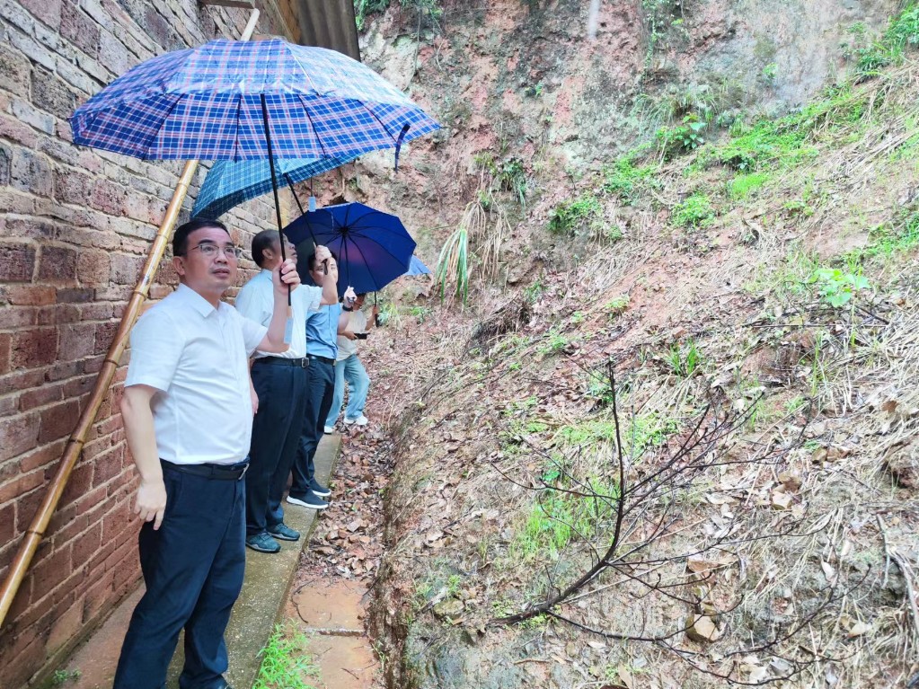 石峰区:科学调度、攻坚克难，全力应对强降雨