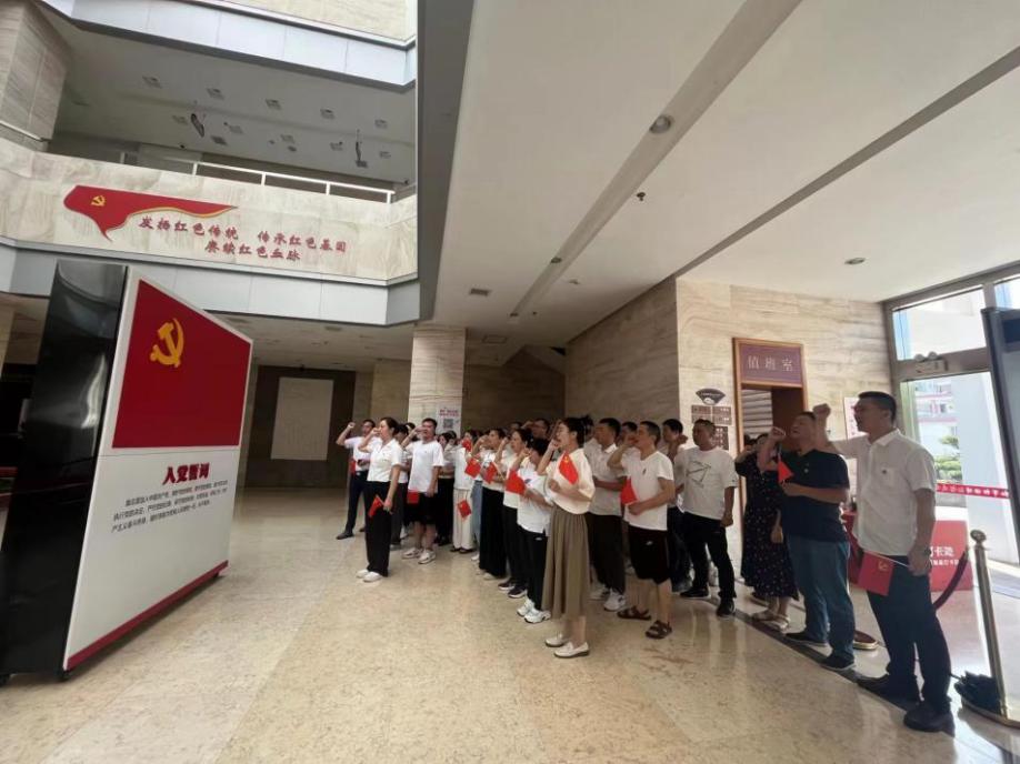 "追寻红色足迹，汲取奋进力量"—建设街道机关党支部主题党日活动