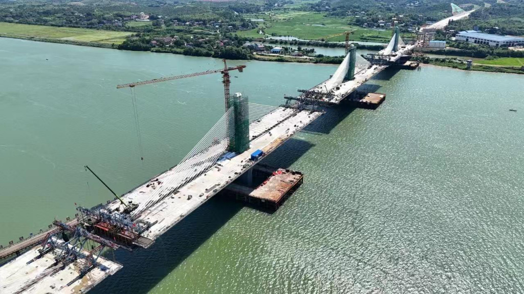 9月底 醴娄高速株洲湘江特大桥主桥合龙