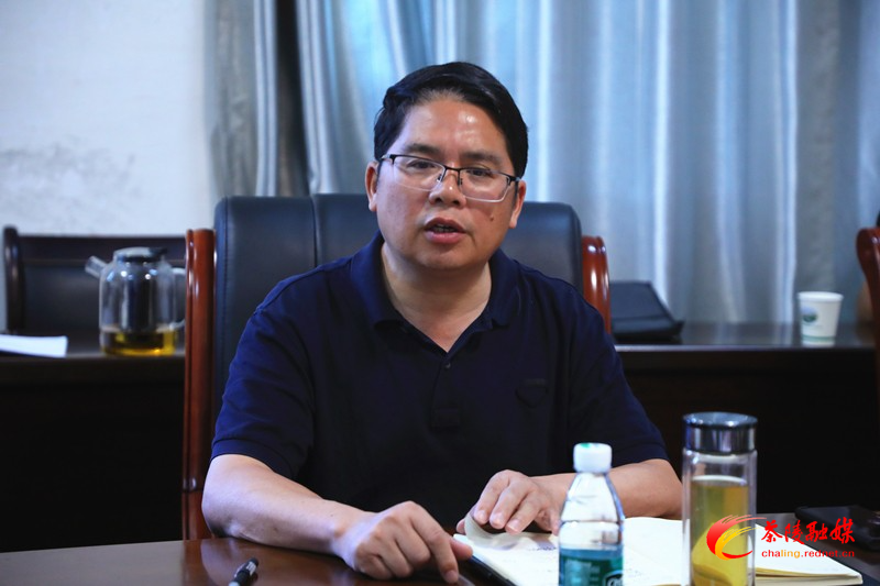 邓元连到茶陵县住建局调研