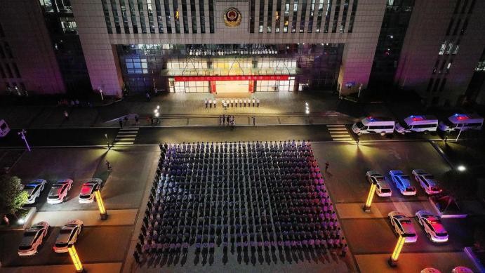 株洲市公安局举行全市公安机关夏夜治安巡查宣防集中统一行动启动仪式