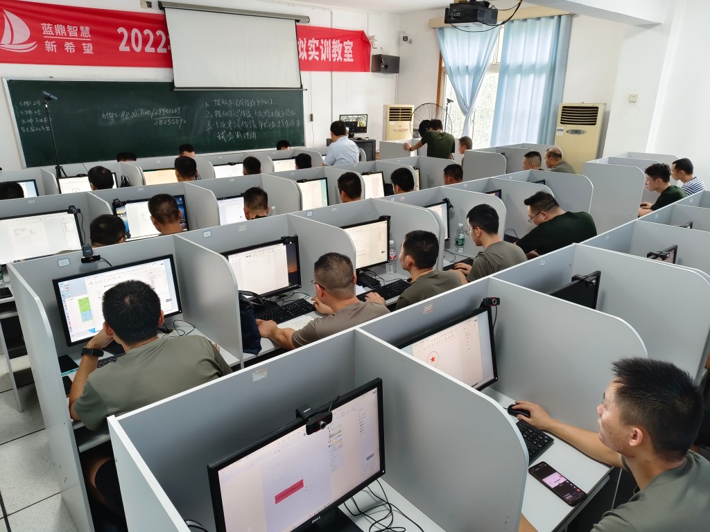 株洲：为转业军士送上岗位必备“技能包”