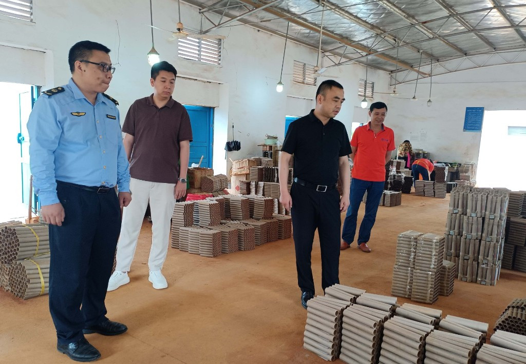 左权镇：严抓严管 常态化开展烟花爆竹“打非治违”行动