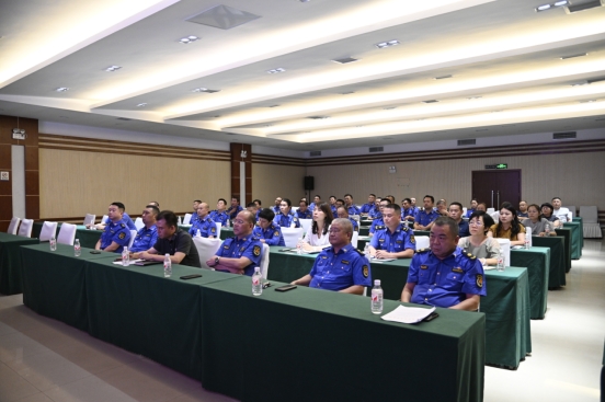 区城管局召开警示教育大会暨“两带头五整治”纠风防腐专项行动推进会