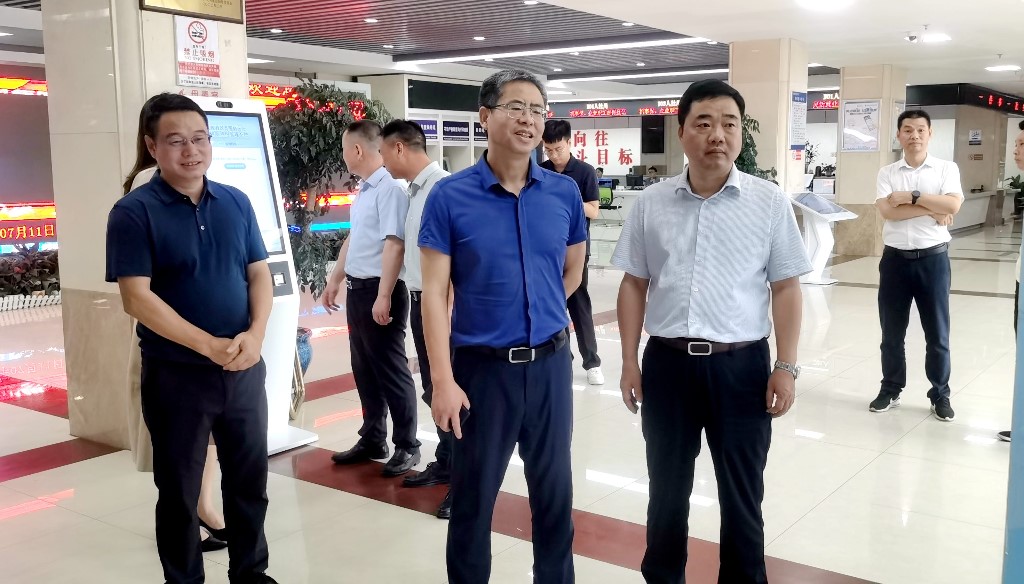 市行政审批服务局调研组来攸调研