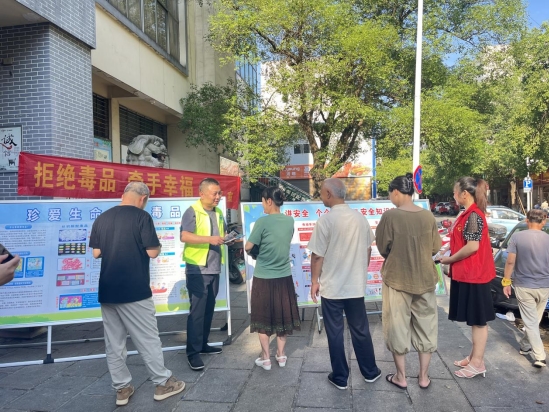 来龙门街道：禁毒宣传进市场，共筑防毒安全网