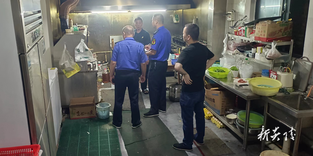 县城管局：守护好蓝天与制服同色