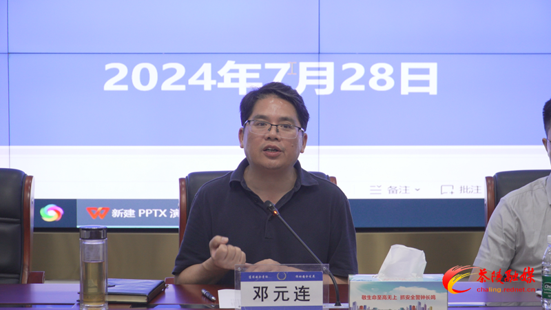 邓元连调度全县防汛工作