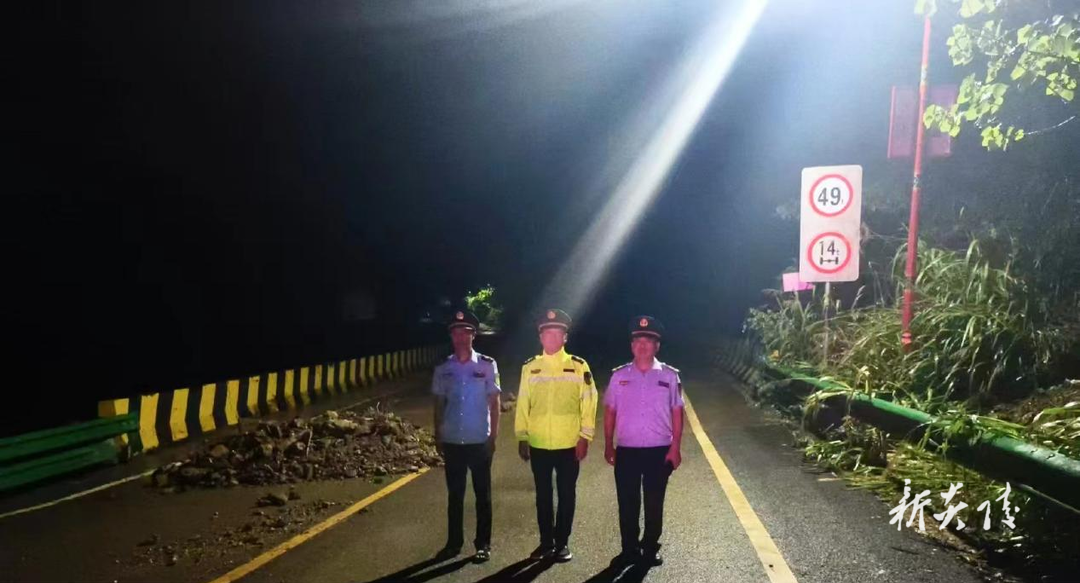 县交通运输局：通宵守桥站岗 炎陵交通坚守防汛抗灾第一线