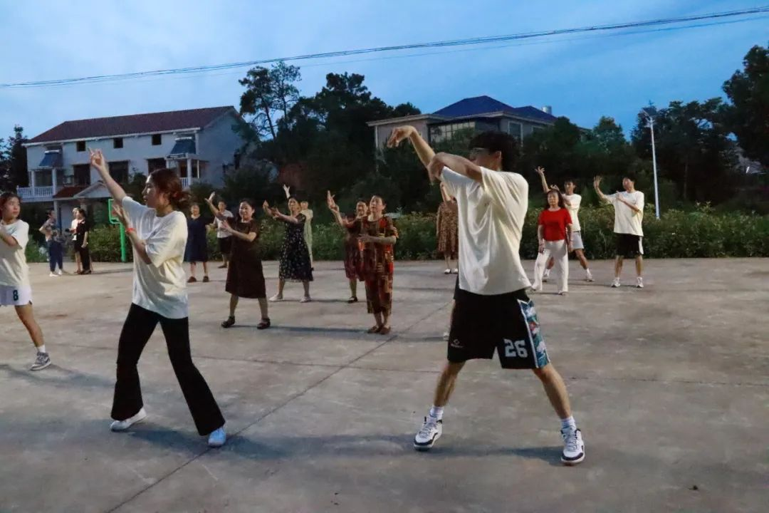 青春筑梦行，爱心满乡间——湖南工业大学“三下乡”志愿服务队走进古岳峰