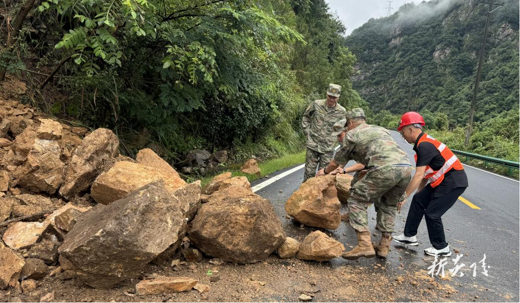 县交通事务中心积极应对防汛 确保道路安全通畅