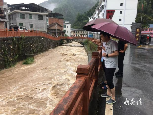 策源乡：党员干部冲在前 打好防汛“主动仗”