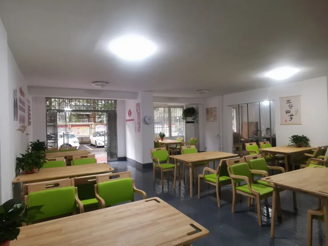 学堂冲社区：共聚幸福"食"光，乐享美好晚年